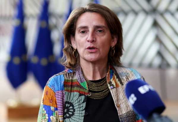 Η ΕΕ κινδυνεύει με «κατάρρευση» καθώς η ακροδεξιά αναζητά αποδιοπομπαίους τράγους, προειδοποιεί Ισπανή υπουργός