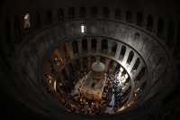 Άγιο Φως: Ολοκληρώθηκε η τελετή αφής στο ναό της Αναστάσεως στα Ιεροσόλυμα