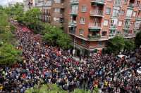 «Πρωθυπουργέ μείνε»: Ισπανοί διαδηλωτές ζητούν από τον Σάντσεθ να μην παραιτηθεί