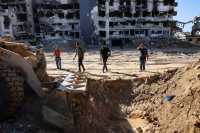 Γάζα: Η Χαμάς δήλωσε ότι 49 πτώματα εκτάφηκαν από νέο ομαδικό τάφο στο νοσοκομείο αλ-Σίφα