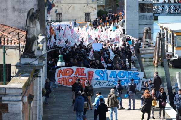 Βενετία: Διαμαρτύρονται οι κάτοικοι για το εισιτήριο των 5 ευρώ- Συγκρούσεις με την αστυνομία
