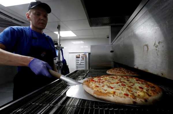 Οι ΗΠΑ γιορτάζουν την Εθνική Ημέρα Πίτσας, ενώ οι Ευρωπαίοι την πληρώνουν ακριβότερα