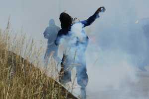 Γαλλία: Αιματηρές συγκρούσεις διαδηλωτών με αστυνομικούς στη Σαβοΐα