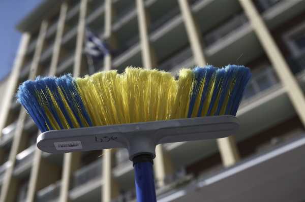 Ρέθυμνο: Η «αλήθεια» του δήμου για τις σχολικές καθαρίστριες με αιχμές για το υπουργείο