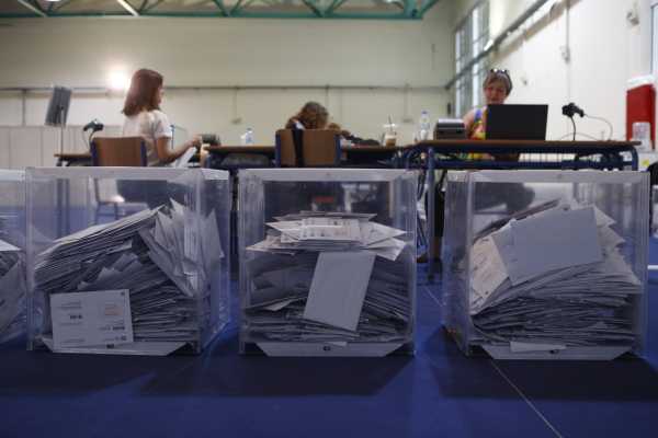 Αντίστροφη μέτρηση για τις ευρωεκλογές: Πυρετώδεις προετοιμασίες για την εκλογική διαδικασία