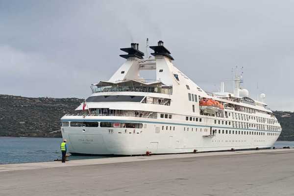 Χανιά: Εκτάκτως στο λιμάνι της Σούδας κρουαζιερόπλοιο - Σύμμαχος των επισκεπτών ο καλός καιρός