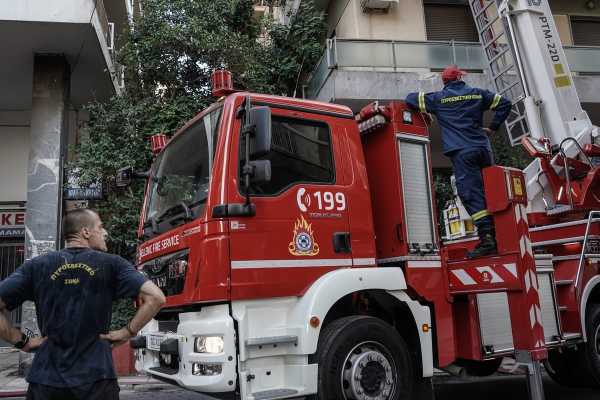Αθήνα: Πυρκαγιά σε χώρο αποθήκευσης