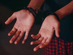 Ηράκλειο: Χειροπέδες σε 26χρονο που έκρυβε κροτίδες στο σπίτι του
