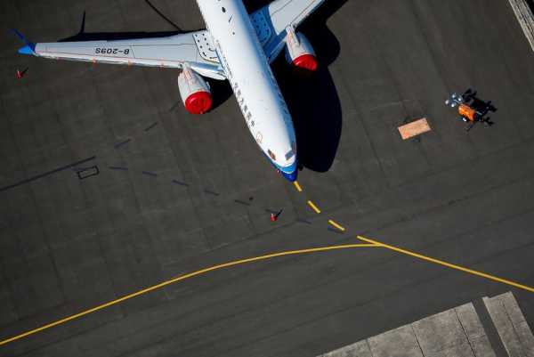 Αεροδρόμιο Χίθροου: Αεροσκάφος χτύπησε πάνω σε φτερό σταθμευμένου