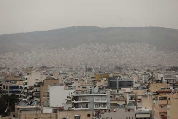 Νέο κύμα σκόνης από τη Σαχάρα: «Ρύποι φτάνουν στις κυψέλες των πνευμόνων» – Απαραίτητα τα μέτρα προστασίας της Υγείας