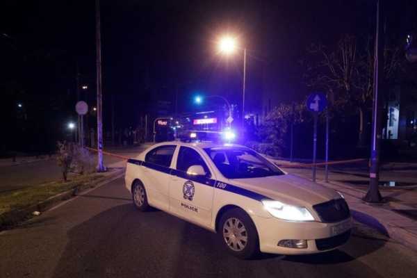 Λ. Ποσειδώνος: Εκτροπή φορτηγού που μετέφερε σωλήνες – Τραυματίστηκε διερχόμενος οδηγός