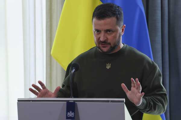 Ζελένσκι: Ζήτησε από τη Χάγη την ίδρυση ειδικού δικαστηρίου για τα εγκλήματα πολέμου στην Ουκρανία