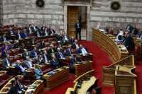 Βουλή: Πώς «απαντά» η κυβέρνηση στα πυρά της αντιπολίτευσης για τα Τέμπη