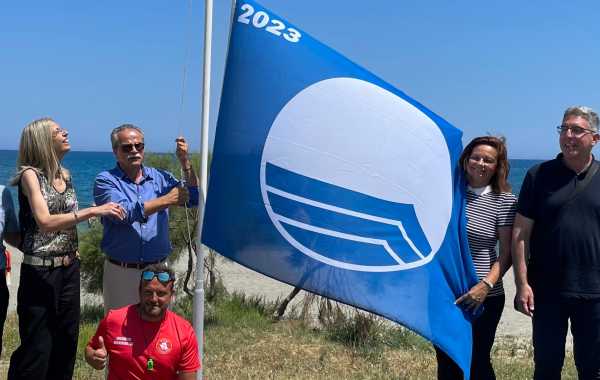 Χανιά: Ανάρτηση Γαλάζιας σημαίας στην παραλία στο Γεράνι | φωτο
