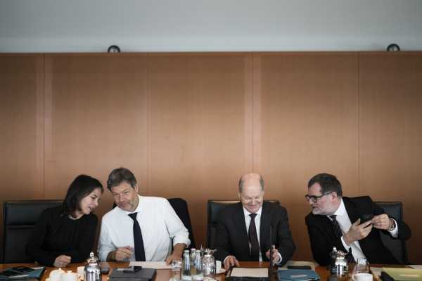 Όλαφ Σολτς: Επιτάχυνση των μεταρρυθμίσεων και έργων υποδομής στην Γερμανία – Συμφωνία μεταξύ κυβερνητικών εταίρων
