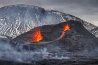Ισλανδία: Συνεχίζεται η ηφαιστειακή δραστηριότηα στη χερσόνησο Ρέικιανες – Δεν κινδυνεύει η πόλη Γκρίνταβικ