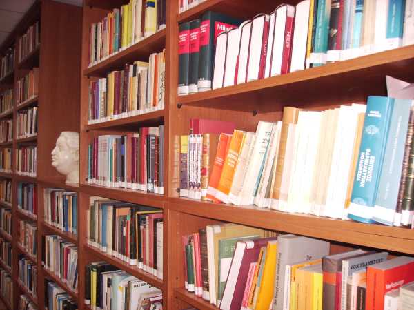 KEΔE: Ενισχύει – εμπλουτίζει 10 μικρές δημοτικές βιβλιοθήκες
